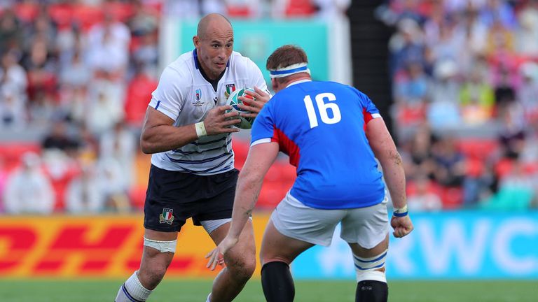 Sergio Parisse on the attack for Italy against Namibia 