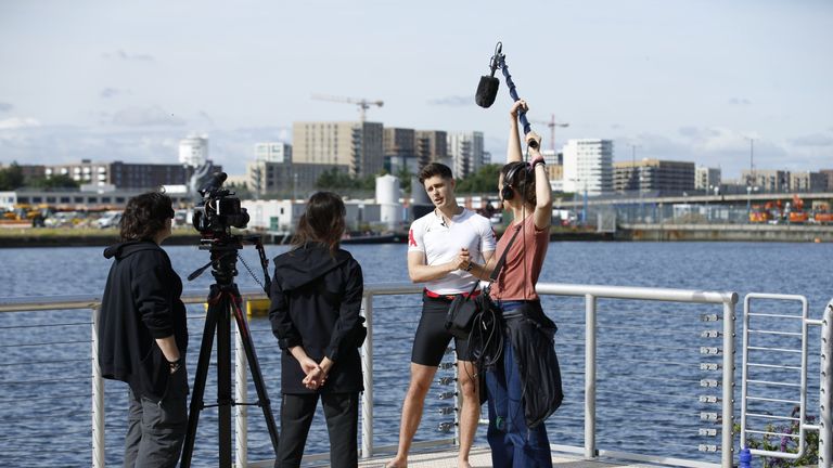 Estudiantes de la London Film School ayudaron a crear los nuevos cortometrajes 'Spotlight'