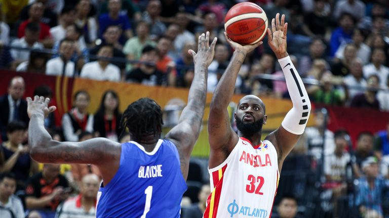 Valdelicio Joaquim shoots over the defending Andray Blatche