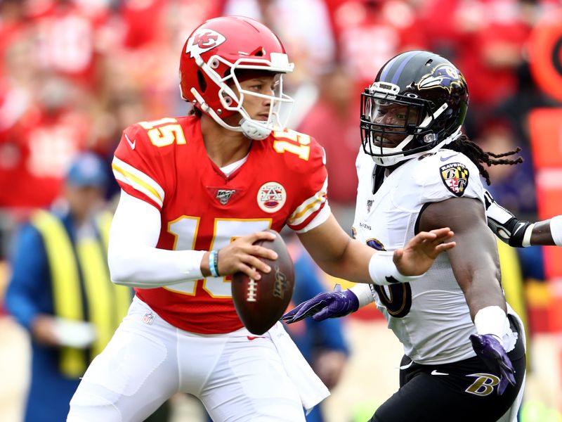 Mahomes throws 3 TD passes as Chiefs hold off Ravens, 33-28