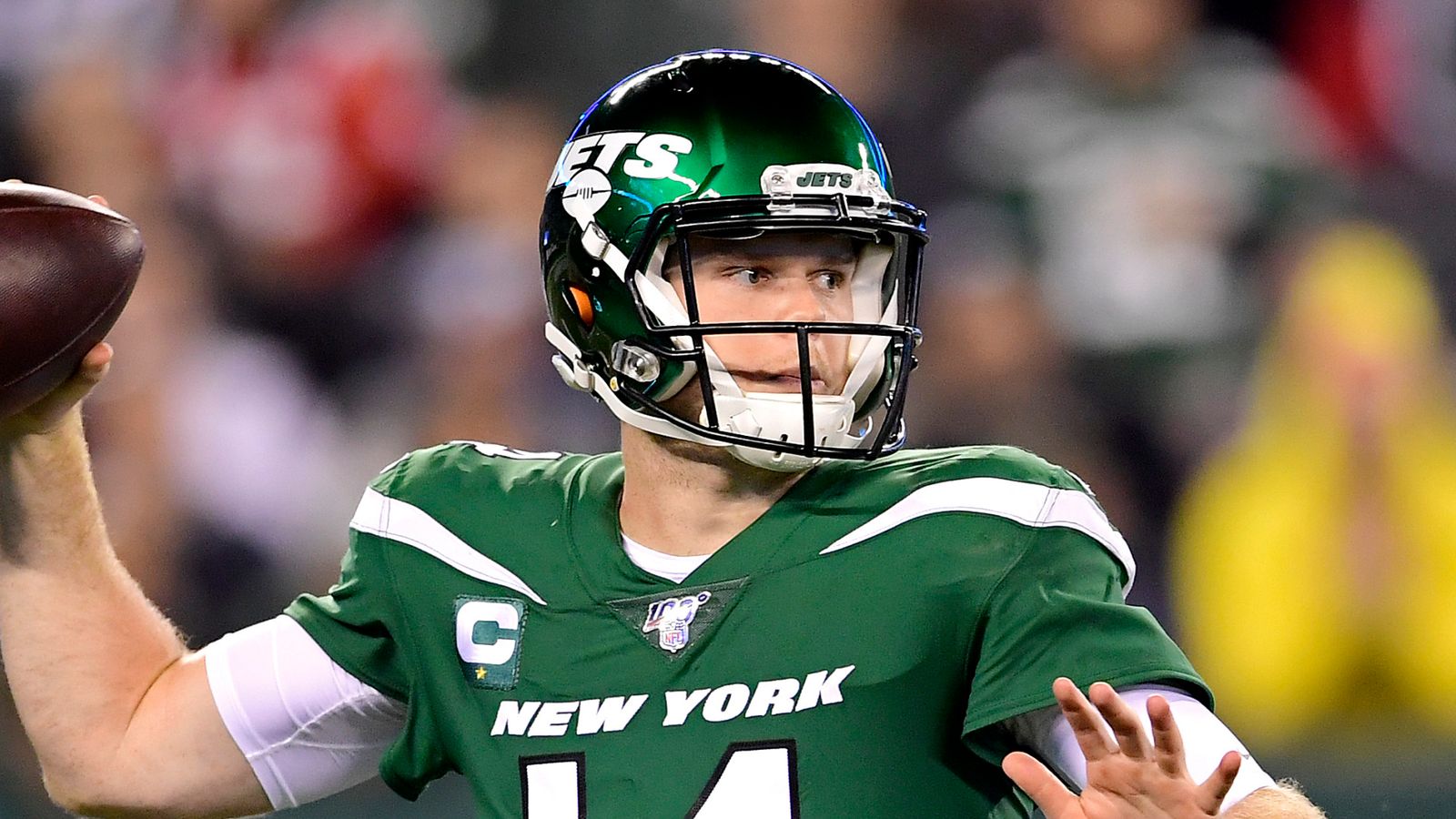 Jets QB Sam Darnold limping after 'pretty gross' toenail removal