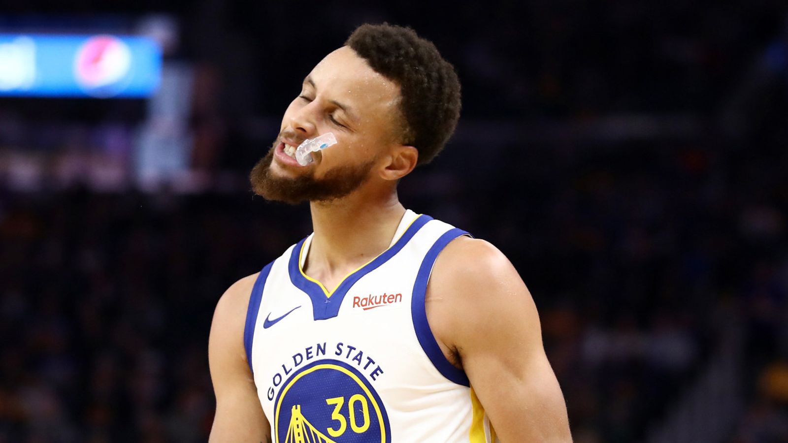 Stephen Curry suffers broken left hand in Golden State ...