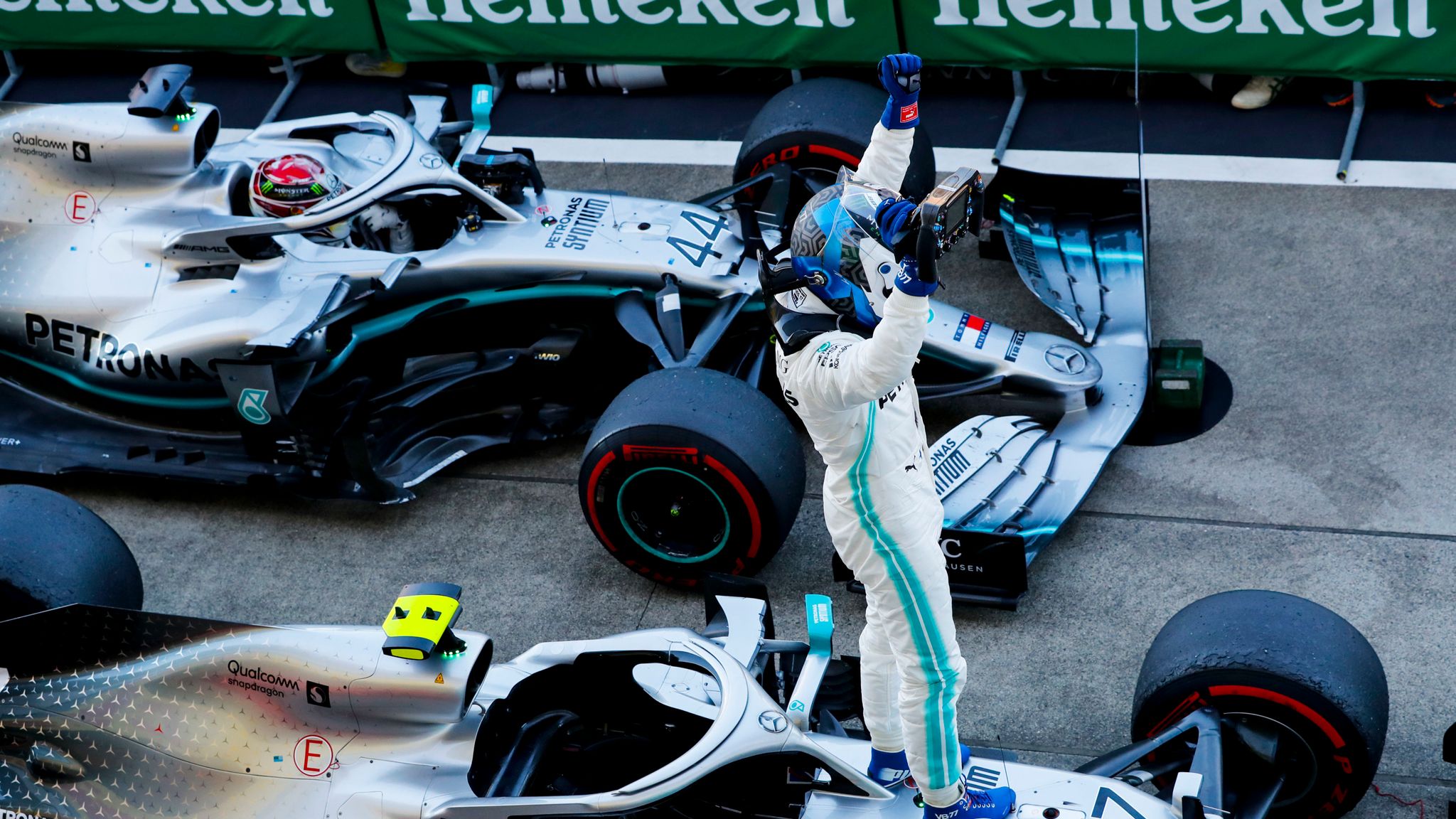 Bottas wins Japanese GP, Mercedes clinch record constructors