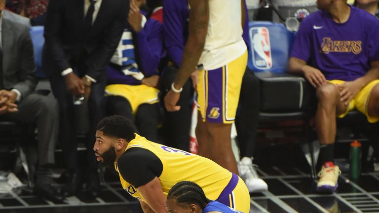 Anthony Davis and Kawhi Leonard on court at Staples Center