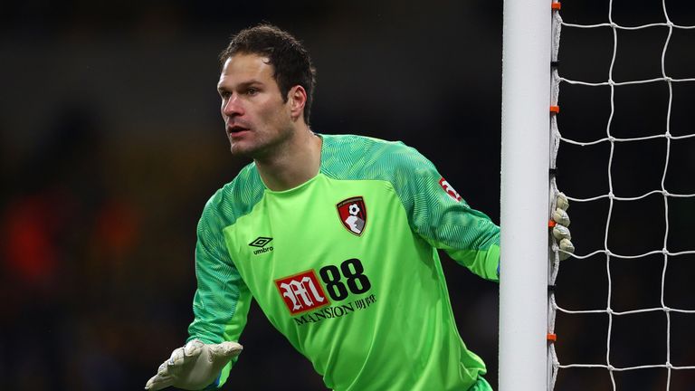 Asmir Begovic lines up the Bournemouth defence