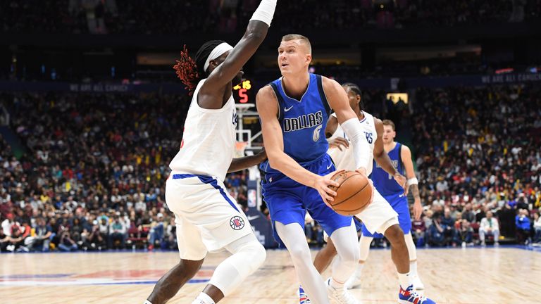 Montrezl Harrell guards Kristaps Porzingis