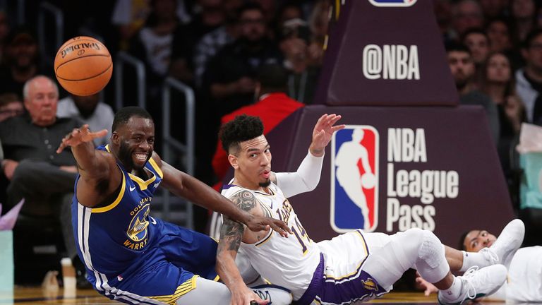 Draymond Green hustles for a loose ball against the Los Angeles Lakers