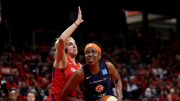 Elena Delle Donne guards Sun center Jonquel Jones