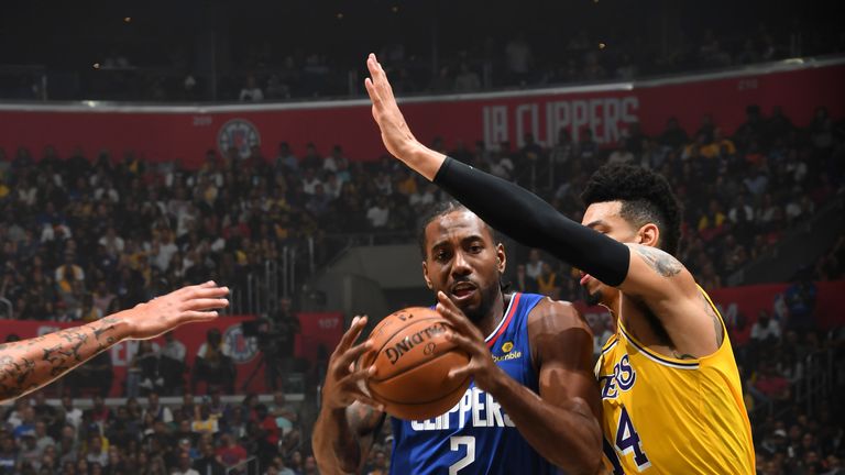 Kawhi Leonard drives to the basket against the Lakers