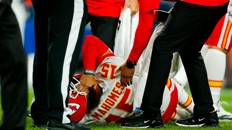 Patrick Mahomes writhes on the turf after hurting his knee