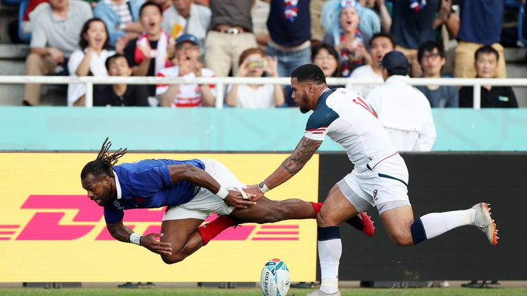 Alivereti Raka dives over for France's second try