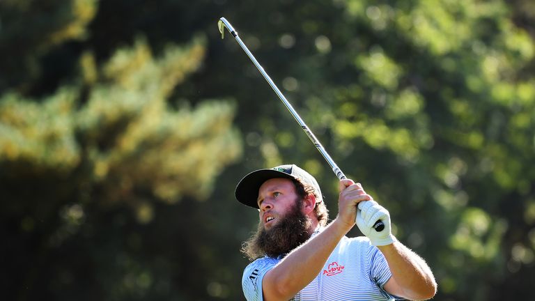 Andrew Johnston está a tres del líder después de un 67