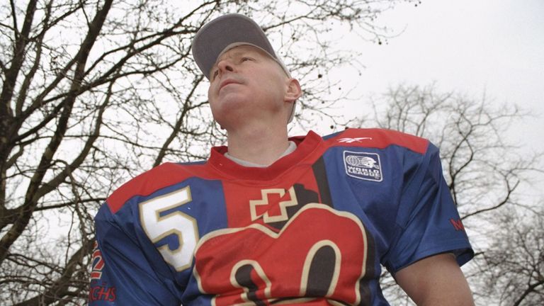 Clive Allen being presented as a London Monarchs kicker in 1997