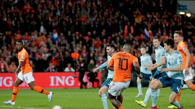 Memphis Depay secured the win late in injury time 