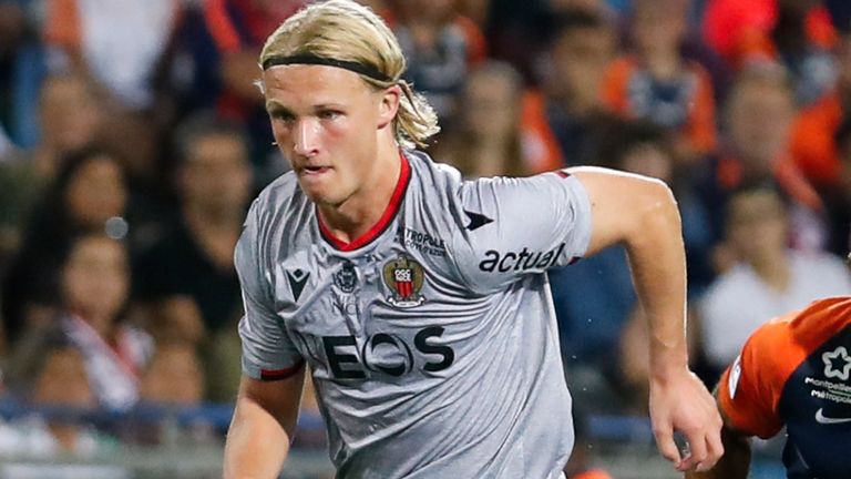 MONTPELLIER, FRANCE - SEPTEMBER 14: Kasper Dolberg Rasmussen #9 of OGC Nice controls the ball during the Ligue 1 match between Montpellier HSC and OGC Nice at Stade de la Mosson on September 14, 2019 in Montpellier, France. (Photo by Catherine Steenkeste/Getty Images)