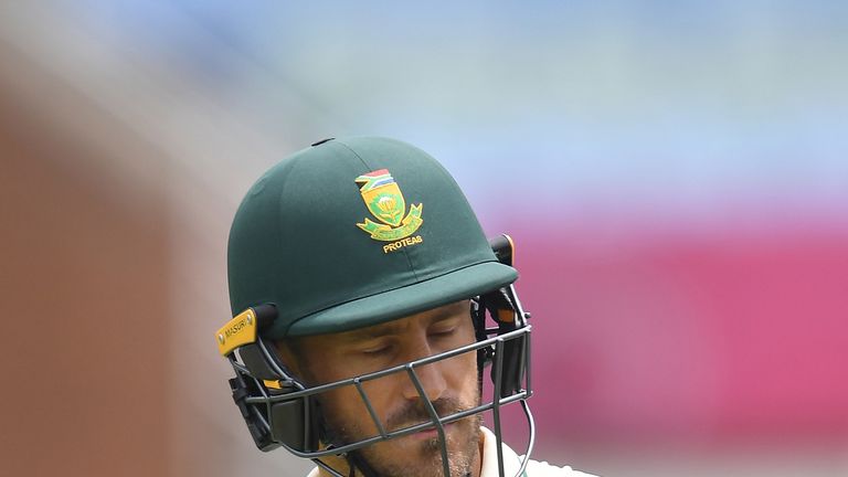PORT ELIZABETH, SOUTH AFRICA - FEBRUARY 21: Faf du Plessis (capt) of South Africa b Dimuth Karunaratne (capt) of Sri Lanka during day 1 of the 2nd Castle Lager Test match between South Africa and Sri Lanka at St George's Park on February 21, 2019 in Port Elizabeth, South Africa. (Photo by Ashley Vlotman/Gallo Images)