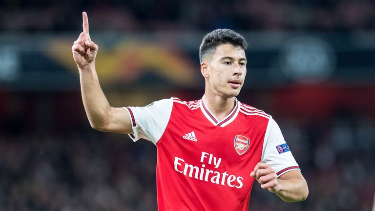 Gabriel Martinelli celebrates scoring the second goal in Arsenal&#39;s Europa League win against Standard League