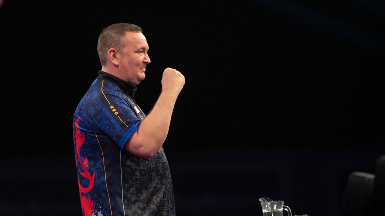 Glen Durrant's debut at the World Grand Prix saw him come through a high class clash with Krzysztof Ratajski
