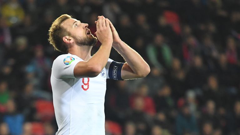 Harry Kane reacts to a missed chance against Czech Republic