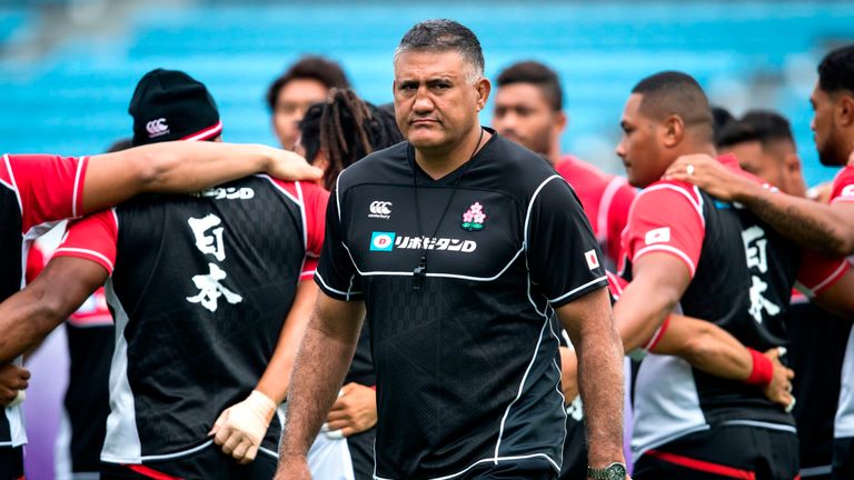 Japan&#39;s head coach Jamie Joseph (C) leads a training session at the Prince Chichibu Memorial Rugby Stadium in Tokyo on October 8, 2019, during the Japan 2019 Rugby World Cup.