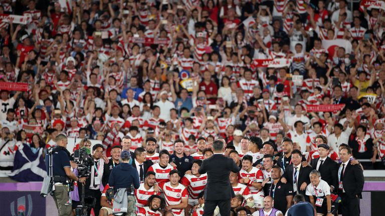 Japón celebra después de su victoria contra Escocia