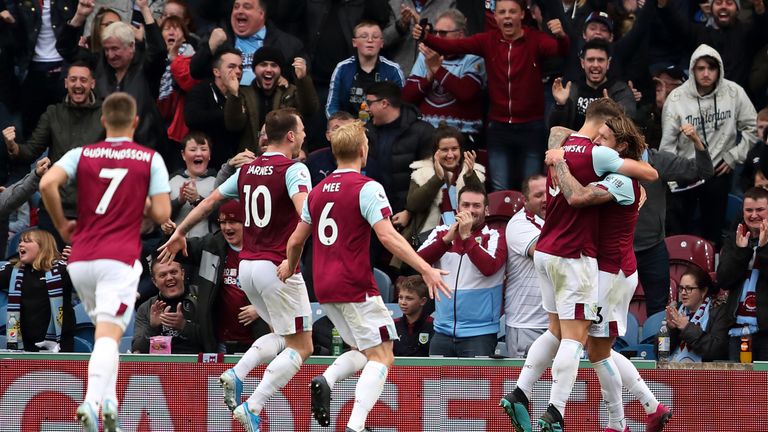 Jeff Hendrick of Burnley celebrates after scoring against Everton