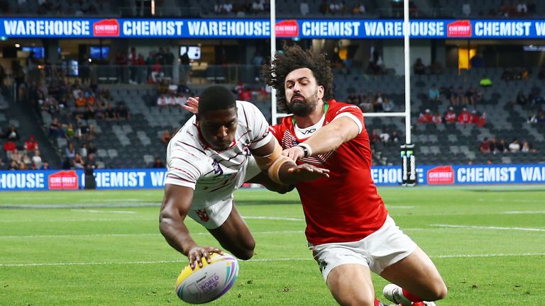 SYDNEY, AUSTRALIA - OCTOBER 18: Jermaine McGillvary of England scores a try during the round one Rugby League World Cup 9s match between England and Wales at Bankwest Stadium on October 18, 2019 in Sydney, Australia. (Photo by Matt Blyth/Getty Images)