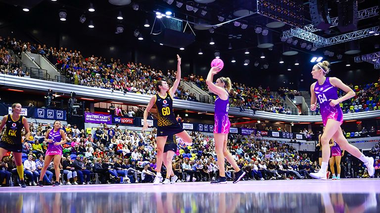 Jo Harten putting up a shot to British Fast5 All-Stars Championships (Credit: Ben Lumley Photography)