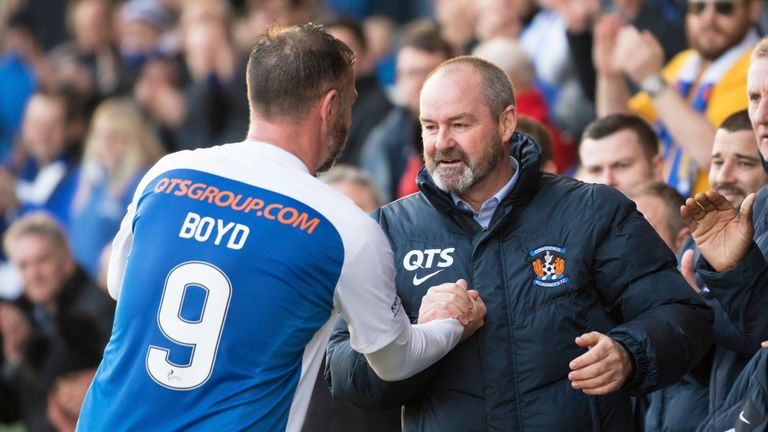 17/11/18 KRIS BOYD TESTIMONIAL.KILMARNOCK LEGENDS v RANGERS LEGENDS.RUGBY PARK - KILMARNOCK.Kilmarnock's Kris Boyd with manager Steve Clarke at full time