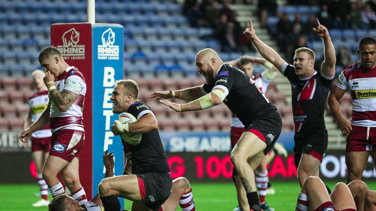 Picture by Alex Whitehead/SWpix.com - 04/10/2019 - Rugby League - Betfred Super League Play-off Semi Final - Wigan Warriors v Salford Red Devils - DW Stadium, Wigan, England - Salford's Lee Mossop celebrates his try.