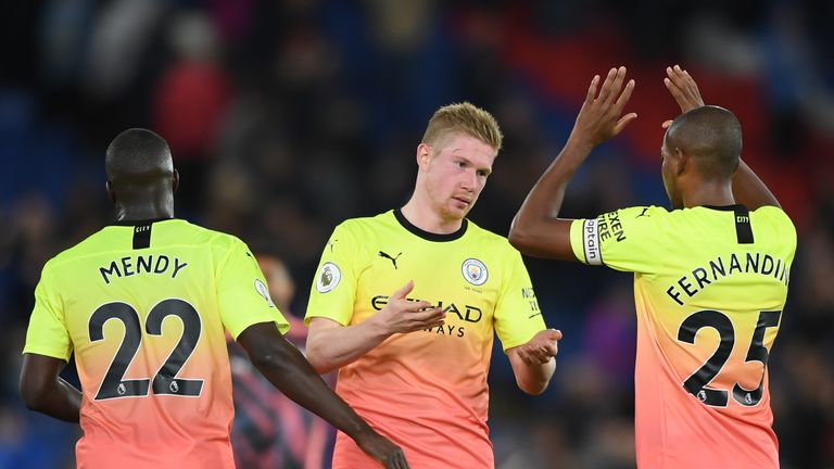 Kevin De Bruyne of Manchester City celebrates victory at Crystal Palace with Fernandinho and Benjamin Mendy