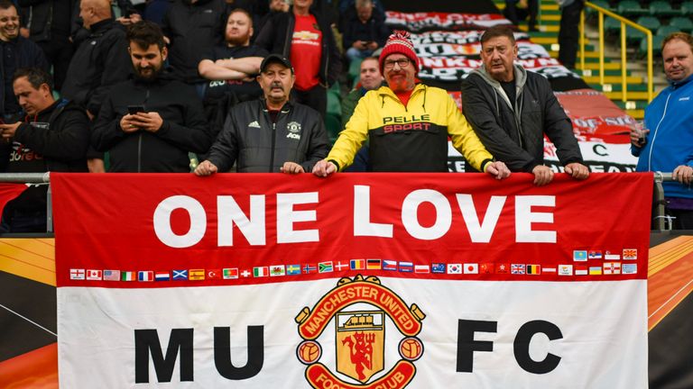 Manchester United fans have shown their backing for Solskjaer