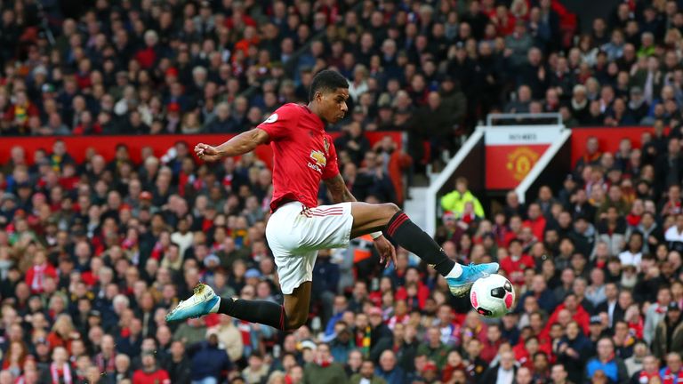 Marcus Rashford puts Manchester United 1-0 up against Liverpool