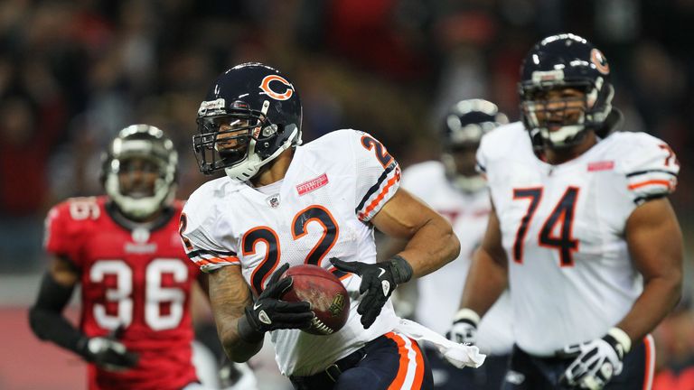 Matt Forte juked his way to the end zone as the Bears toppled the Bucs