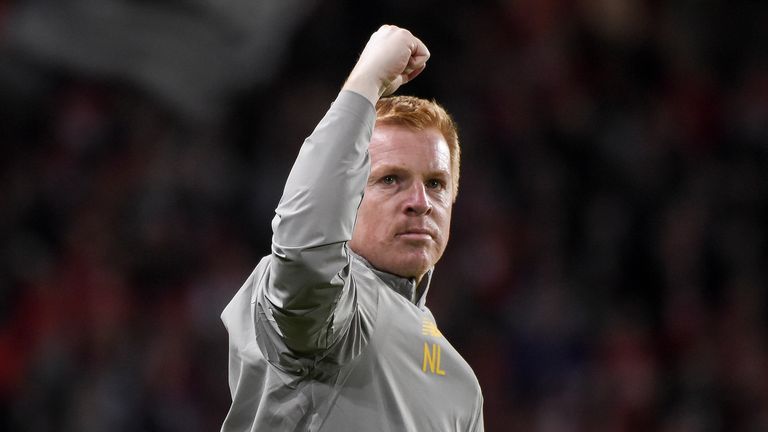 Celtic&#39;s Northern Irish head coach Neil Lennon gestures at the end of the UEFA Europa League Group E football match between Rennes (stade Rennais FC) and Celtic Glasgow (Celtic FC) at the Roazhon Park stadium in Rennes on September 19, 2019