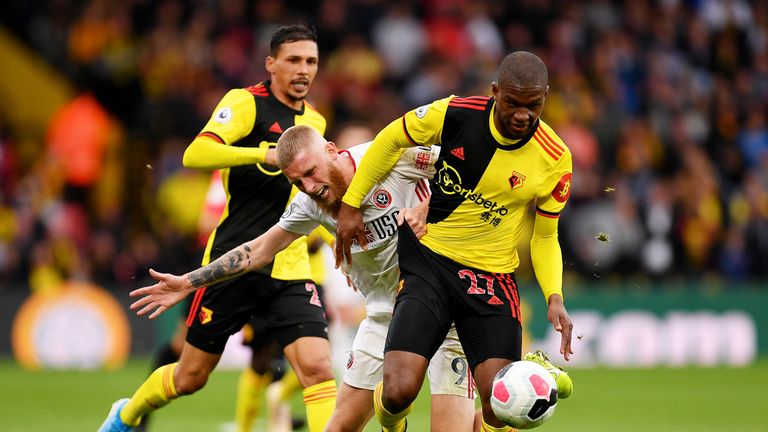 Oliver McBurnie of Sheffield United battles for possession with Etienne Capoue of Watford