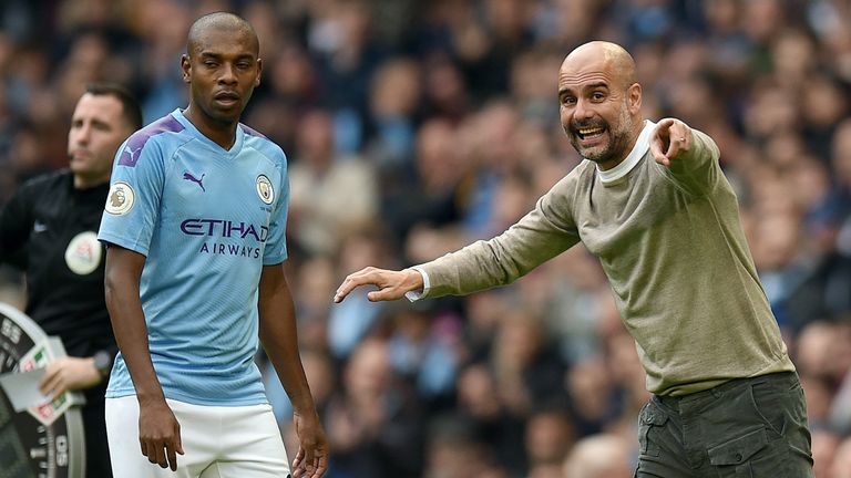 Pep Guardiola gives instructions to Fernandinho during the Premier League match vs Wolves