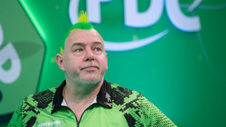 PADDY POWER CHAMPIONS LEAGUE OF DARTS 2019.MORNINGSIDE ARENA,.LEICESTER.PIC LAWRENCE LUSTIG.FINAL.MICHAEL VAN GERWEN V PETER WRIGHT.RUNNER UP PETER WRIGHT