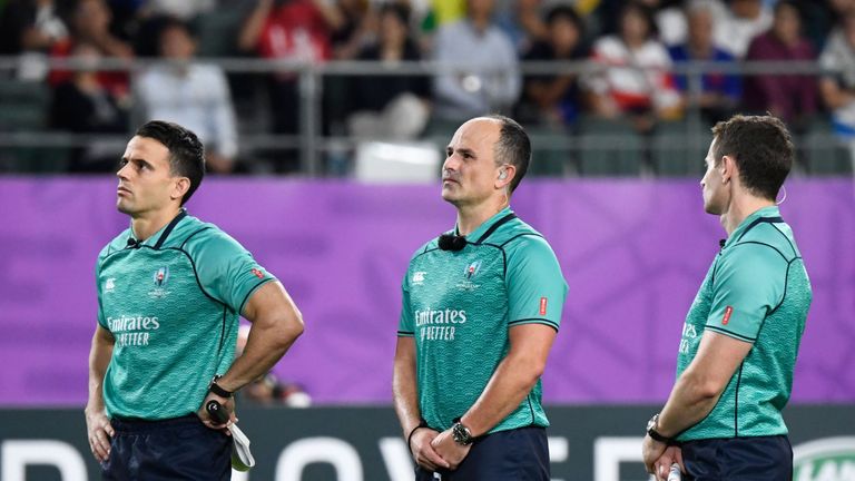 Referee Jaco Peyper (middle) had the easiest red-card decision to make of his career 