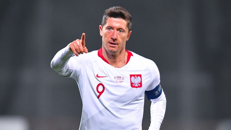 Robert Lewandowski ha segnato i due gol della Polonia durante la vittoria delle qualificazioni europee