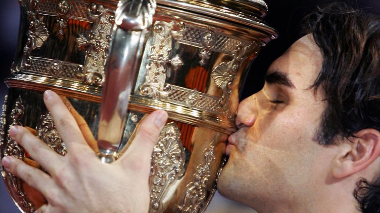 Roger Federer kisses the trophy after winning his final match against Chilian's Fernando Gonzales at the Swiss Indoors ATP tennis tournament, 29 October 2006 in Basel. 