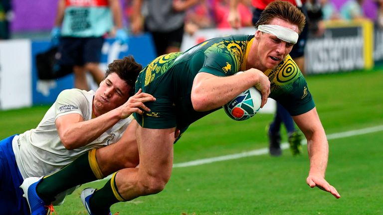 Dane Haylett-Petty holds off Tomas Inciarte to score a try against Uruguay