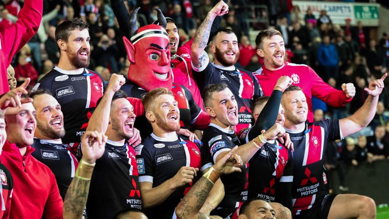 Picture by Alex Whitehead/SWpix.com - 04/10/2019 - Rugby League - Betfred Super League Play-off Semi Final - Wigan Warriors v Salford Red Devils - DW Stadium, Wigan, England - Salford players celebrate the win.