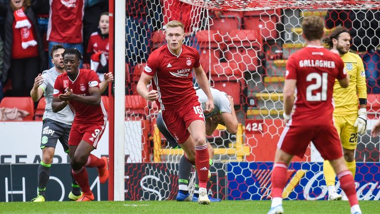 Sam Cosgrove made it 1-1 for Aberdeen against Hibernian at Pittodrie