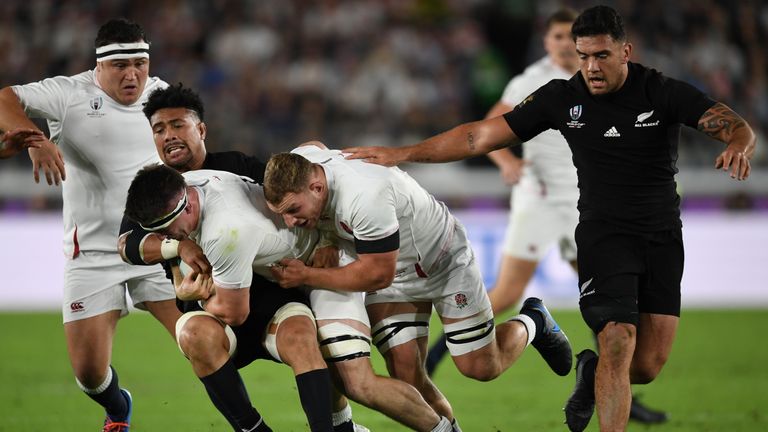 Tom Curry and Sam Underhill in action against Ardea Savea