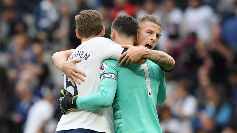 Toby Alderweireld of Tottenham Hotspur celebrates with teammates Jan Vertonghen and Hugo Lloris at full-time following their team&#39;s victory in the Premier League match between Tottenham Hotspur and Southampton FC at Tottenham Hotspur Stadium on September 28, 2019 in London, United Kingdom.