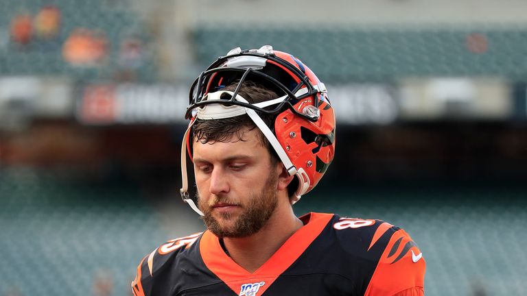 Tyler Eifert leaves the field after Cincinnati's loss to Jacksonville in Week Seven