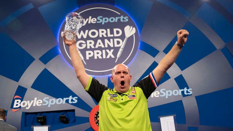 BOYLE SPORTS WORLD GRAND PRIX.CITY WEST CONVENTION CENTRE,.CITY WEST,.DUBLIN.IRELAND.PIC LAWRENCE LUSTIG.FINAL.MICHAEL VAN GERWEN V DAVE CHISNALL.MICHAEL VAN GERWEN IN ACTION WINS.