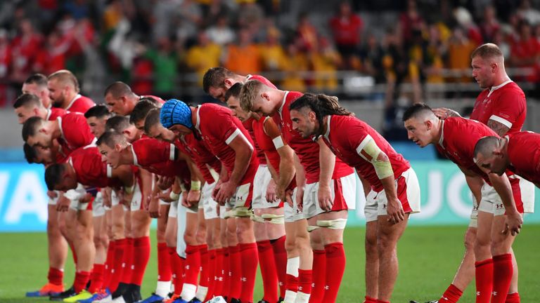 CHOFU, JAPAN - SEPTEMBER 29: Wales' players bow to the fans after their 29-25 victory in the Rugby World Cup 2019 Group D game between Australia and Wales at Tokyo Stadium on September 29, 2019 in Chofu, Tokyo, Japan. (Photo by Ashley Western/MB Media/Getty Images)