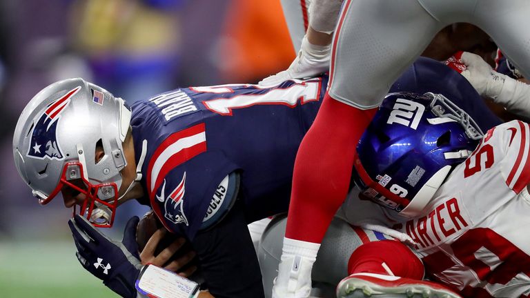 Patriots force 4 turnovers, take down Jones, Giants to reach 6-0